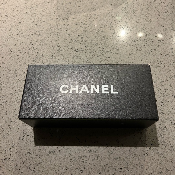 Chanel Tortoise Mother Pearl Accent Sunglasses - Picture 6 of 7